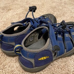 Keen toddler boys size 1